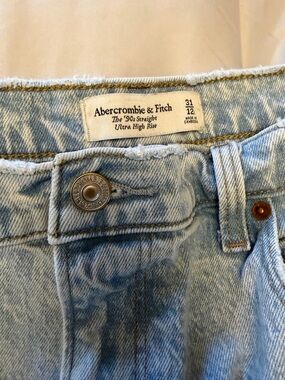 Abercrombie & Fitch Light Wash Ultra High-Rise Women's Jeans 90s Straight